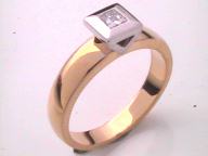 princess cut diamond in white gold bezel